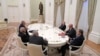 El presidente ruso Vladimir Putin se reúne con el primer ministro cubano Manuel Marrero Cruz en el Kremlin de Moscú el 14 de junio de 2023. (Foto de Mikhail METZEL / SPUTNIK / AFP)