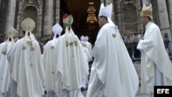 Cardenales y obispos católicos cubanos.