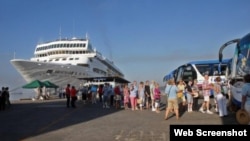 Terminal de cruceros en el puerto de Santiago de Cuba.