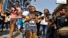Niños participan en una típica conga santiaguera en Santiago de Cuba.