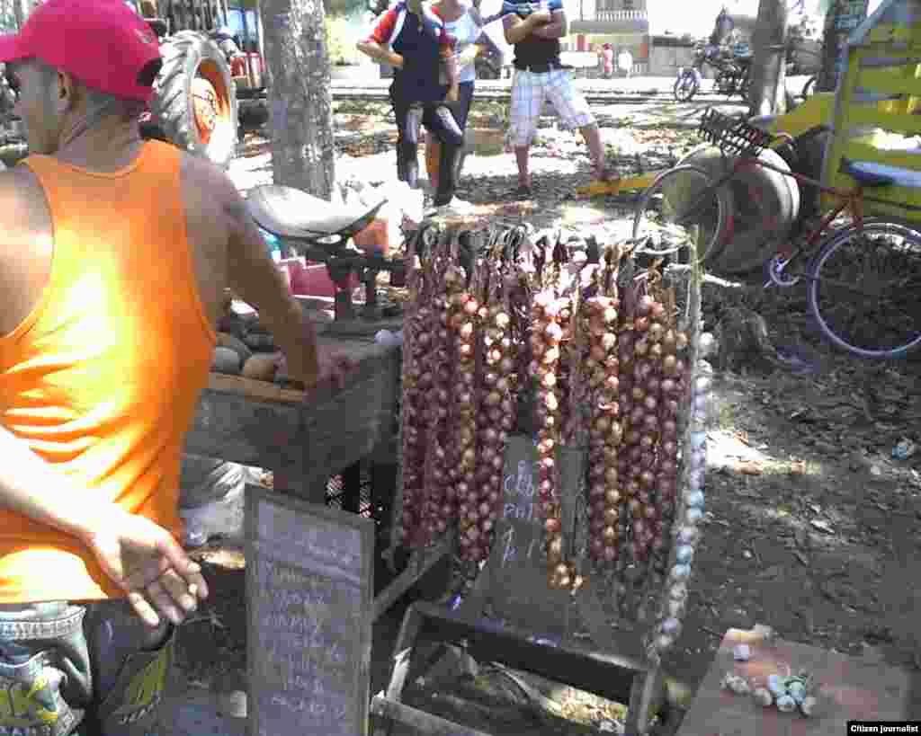 El reportero ciudadano de José R Borges recorre mercados privados  de venta a la población en Cabaiguán, Sancti Spíritus.