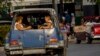 El transporte público en Cuba transporta actualmente a menos del 50% de las personas que trasladaba hace cinco años, según cifras oficiales. (AP Foto/Ramón Espinosa, Archivo)