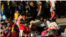 Migrantes venezolanos en Arauquita, Colombia, entre ellos mujeres y menores de edad, acampan en una estación temporal tras enfrentamientos militares en Venezuela en el mes de abril de 2021.