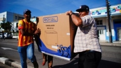Cubanos opinan acerca de aperturas de tiendas para compras en divisas Cubanos opinan acerca de aperturas de tiendas para compras en divisas