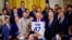 Trump recibió una camiseta de los Dodgers marcada con el "47", en alusión a su número como presidente de Estados Unidos.