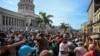 El 11 de julio los cubanos llegaron hasta el frente del Capitolio, sede de la Asamblea Nacional, exigiendo el fin del régimen comunista.