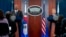 El secretario de Defensa de Estados Unidos, Lloyd Austin (izquierda) y su homólogo surcoreano, Lee Jong-Sup (derecha). (AP Foto/Andrew Harnik).