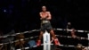 El cubano Lázaro Alvarez celebra la victoria sobre el uzbeko Mujibillo Tursunov en la cartelera de boxeo profesional celebrada este martes en La Habana. (Yamil Lage/AFP)