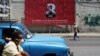 Un cartel anuncia el VIII congreso del partido comunista, en La Habana. REUTERS/ Alexandre Meneghini