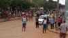 Momento en que los opositores son detenidos, durante la manifestación del 11 de julio, en Carlos Rojas, Jovellanos, en la provincia de Matanzas. (Foto: Facebook/Sindy San Miguel)