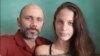 Los periodistas de La Hora de Cuba, Henry Constantín Ferreiro y Neife Rigau.
