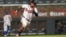 El jardinero venezolano Ronald Acuña Jr. (13) y los Bravos de Atlanta pactaron un contrato de 100 millones de dólares. (Brett Davis-USA TODAY Sports)