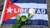La rosa blanca es el símbolo elegido por Archipiélago para los participantes en la Marcha Cívica por el Cambio en Cuba. ORDONEZ / AFP