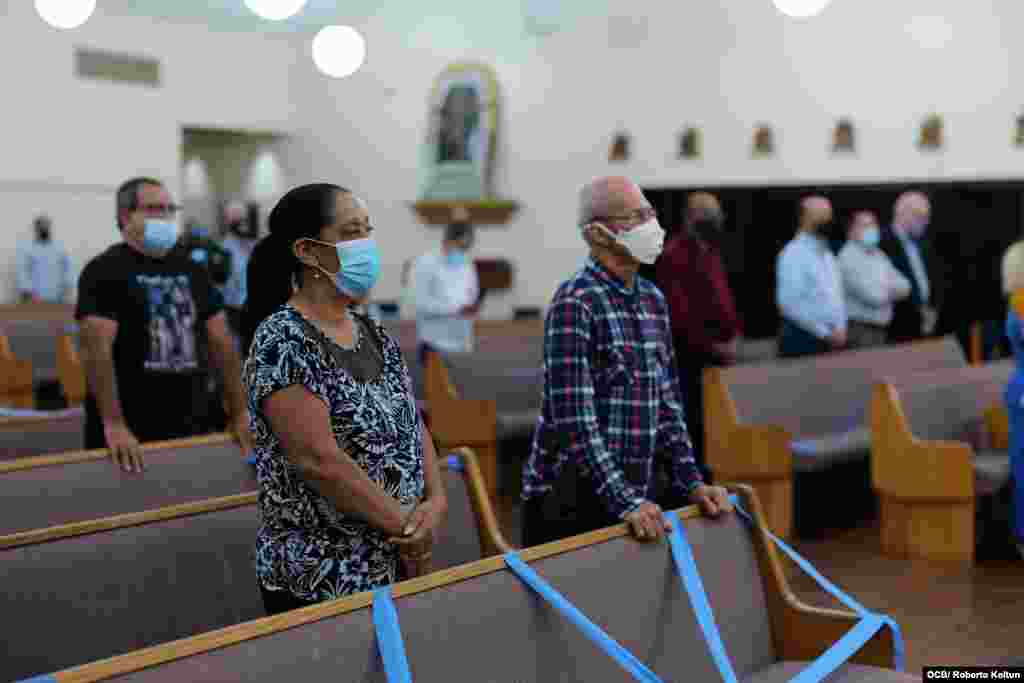 La Iglesia San Lázaro de Hialeah durante la misa de este viernes en apoyo a los manifestantes del movimiento San Isidro que fueron desalojados de su sede en la noche del jueves 26 de noviembre. 