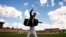 Imagen de Archivo - Yoan Moncada abandona el campo durante la sexta entrada de un partido de béisbol de entrenamiento de primavera