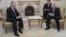 Vladimir Putin (d) y Rex Tillerson (i) en abril de 2012, durante una reunión en Moscú (Rusia).