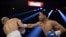 Rolando Romero (der.) conecta un golpe contra Arturs Ahmetovs, durante su pelea en la MGM Grand Garden Arena, el 22 de febrero del 2019. (Joe Camporeale/USA TODAY Sports).