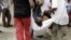 Un hombre es arrestado este 20 de marzo de 2016 en La Habana.