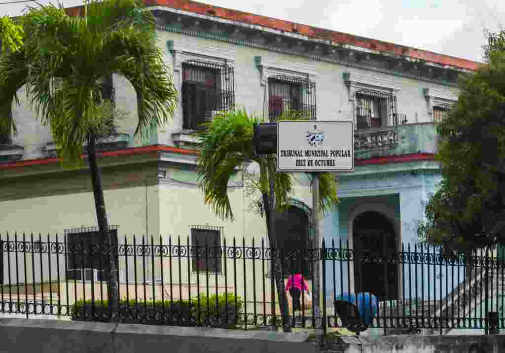Tribunal Popular de 10 de Octubre, donde se juzga a los manifestantes del 11J de La Güinera, en La Habana. ( YAMIL LAGE / AFP)