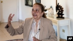 La disidente cubana Martha Beatriz Roque Cabello durante una entrevista en La Habana con The Associated Press, en febrero de 2024.