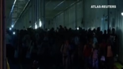 Un ferry con 1500 refugiagos llega a Atenas procedente de Lesbos Un ferry con 1500 refugiagos llega a Atenas procedente de Lesbos