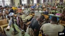 Empleados de una fábrica de tabacos H. Upmann.