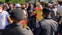 Familiares detenidos el 11J en Jovellanos denuncian robo de aseo a detenidos Familiares detenidos el 11J en Jovellanos denuncian robo de aseo a detenidos