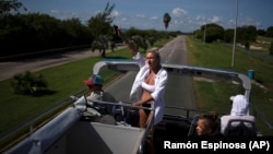 Turistas rusos en la ciudad de Varadero, Cuba, el miércoles 29 de septiembre de 2021. (AP / Ramón Espinosa)