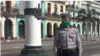 Policías en La Habana en medio de la pandemia de coronavirus.