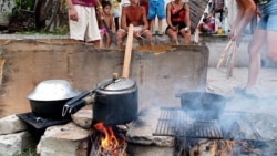 Cubanos con el temor de tener que volver a cocinar con leña Cubanos con el temor de tener que volver a cocinar con leña