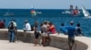 Habaneros observan desde el Malecón las embarcaciones de la regata Havana Challenge, realizada en mayo del 2015 entre Cayo Hueso y La Habana