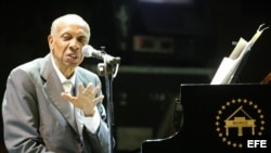 Fotografía de archivo realizada el 11 de octubre de 2006 en Nueva York del músico cubano Bebo Valdés, una de las figuras más prominentes del jazz latino a nivel mundial