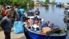 Migrantes cruzan el Golfo de Urabá, que se extiende entre Colombia y Panamá.