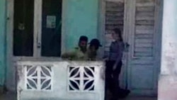 Multan a una mujer en Caimito por quitarse el nasobuco para comer Multan a una mujer en Caimito por quitarse el nasobuco para comer