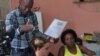 Activistas de Otro 18 durante una reunión de coordinación