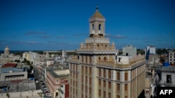 Vista del edificio Bacardí en La Habana.