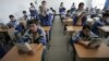 Estudiantes uigures estudian en una escuela de Hotan, en Xinjiang.