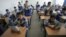 Estudiantes uigures estudian en una escuela de Hotan, en Xinjiang.
