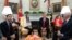 El presidente de los Estados Unidos, Donald Trump, se reúne con Fabiana Rosales de Guaidó.