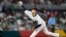 Yoshinobu Yamamoto, de Japón, realiza un lanzamiento durante la quinta entrada de un juego del Clásico Mundial de Béisbol contra México el 20 de marzo de 2023 en Miami. (Foto AP/Wilfredo Lee, archivo)
