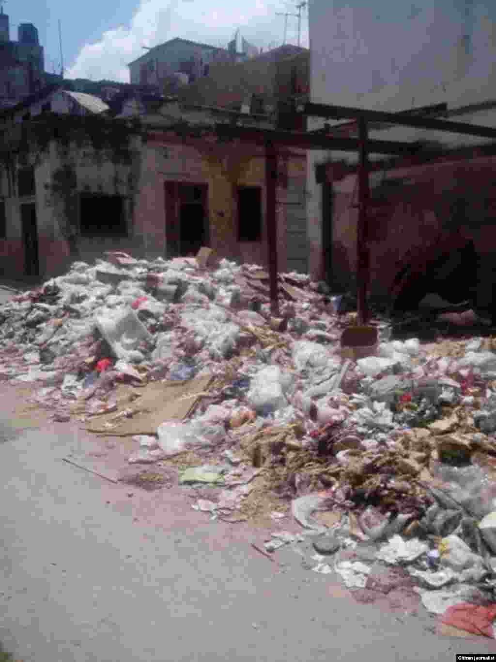  Calle Gloria entre Águila y Revillagigedo, municipio Habana Vieja.