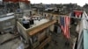 Banderas de Cuba y EEUU cuelgan en un balcón de La Habana. (REUTERS/Ivan Alvarado/Archivo)