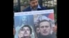 John Suárez, del Centro por Una Cuba Libre, en la protesta frente a La embajada de Cuba en Washington.
