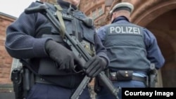 Agentes de la policía frustraron el domingo en Berlín un ataque con cuchillo de probable motivación islamista.