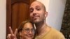 Anyelo Troya y su madre Raisa González Cantillo, el 24 de julio de 2021. (Imagen publicada en Facebook por el rapero El Funky).