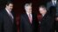 El entonces presidente de Chile, Sebastián Piñera, (c) y el vicepresidente de Venezuela, Nicolás Maduro junto a Raúl Castro el 27 de enero de 2013, tras la cena oficial de la cumbre de la Comunidad de Estados Americanos.