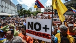 1800 Online con Javier Nieto, ex capitán de la Guardia Nacional Bolivariana, y Kenedy Bolivar, estudiante venezolano exiliado 1800 Online con Javier Nieto, ex capitán de la Guardia Nacional Bolivariana, y Kenedy Bolivar, estudiante venezolano exiliado