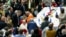 El papa Francisto participa en un almuerzo ofrecido por el Vaticano a los pobres en el Día Mundial de los Pobres el 13 de noviembre de 2022. (Reuters/Remo Casilli).