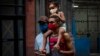 Habitantes de la capital deberán acogerse a severas medidas de control contra la propagación del coronavirus a partir de este martes. (AP Photo/Ramon Espinosa)