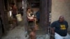 FOTO ARCHIVO. El gobernante cubano Miguel Díaz-Canel estimó que más de 300.000 cubanos viven en la pobreza. (AP Photo/Ramon Espinosa)